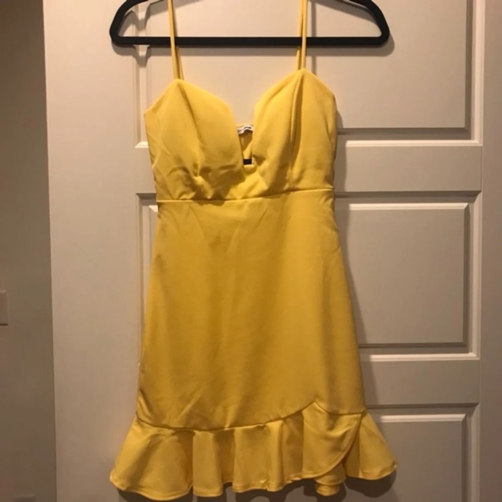 Yellow dress - Picture 2 of 6